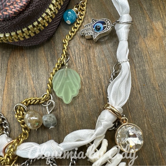 Maximalist layered tags and pearls statement handmade necklace - Picture 4 of 8